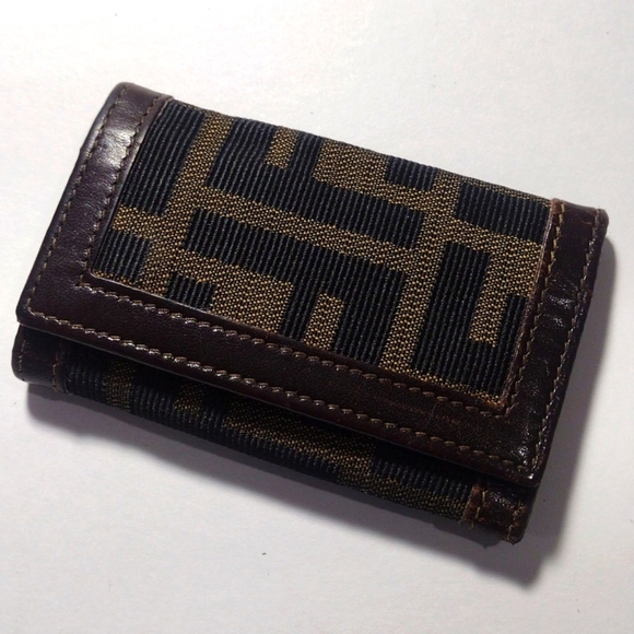 Vintage Fendi Brown Leather Zucca Key Case – 6-Hook Designer Holder - Luxury #07 - Picture 3 of 10